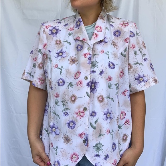 Vintage Alia Button Up - Picture 2 of 4